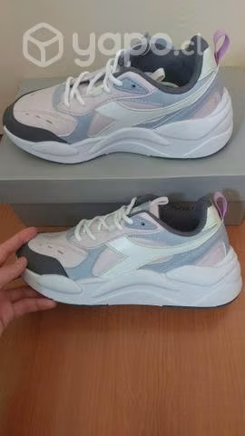 Zapatillas urbanas Diadora más regalos