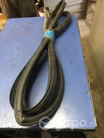 Goma contorno pta del izq Chv Silverado LTZ