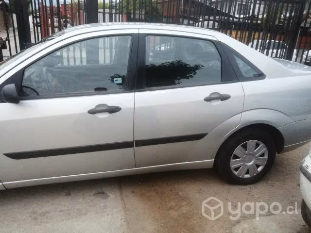 Se vende Ford focus sedan 1.6 2009