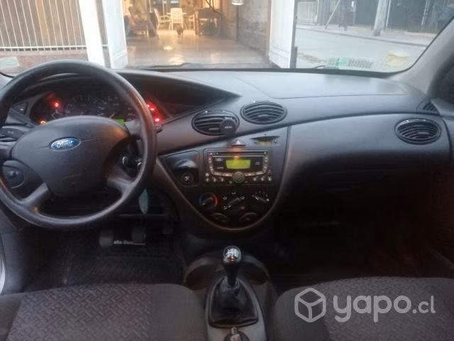 Se vende Ford focus sedan 1.6 2009