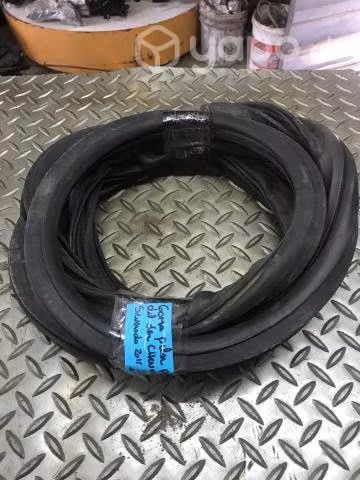 Goma contorno pilar pta del der Chv Silverado 2015