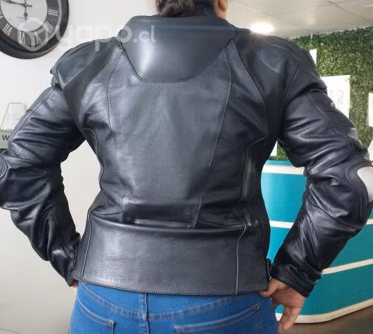Chaqueta moto 100% cuero. Protecciones. Talla XL