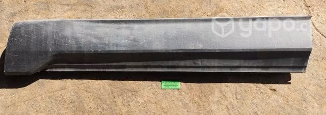 Moldura Exterior inferior puerta delantera izquier