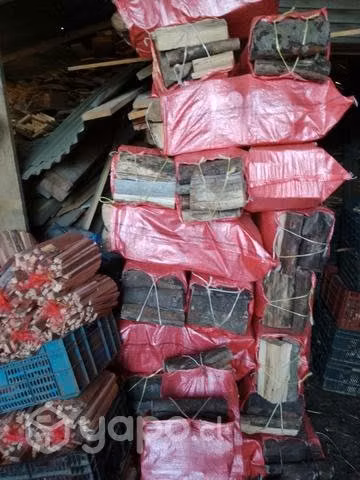 Leña en sacos y astillas