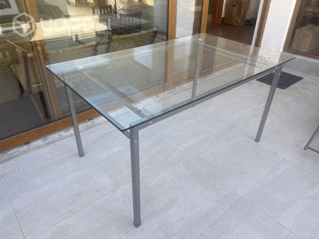 Mesa de comedor de vidrio