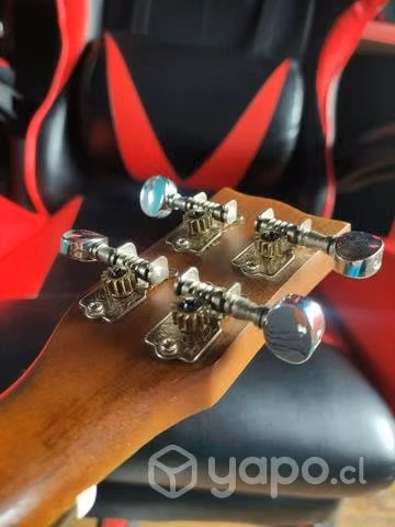 Ukulele Barítono Suzuki + Funda - Imagen 4