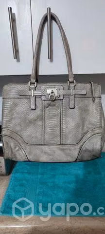 Cartera y zapatos