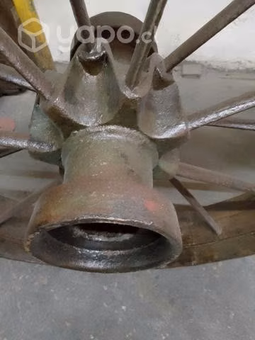 Ruedas de fierro forjado antiguas