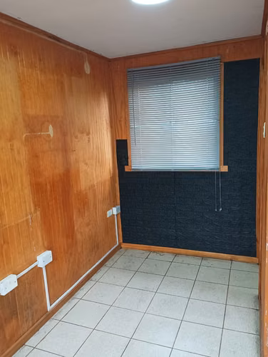 Vendo terreno con locales comerciales