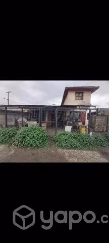propiedad con 2 locales comerciales y una