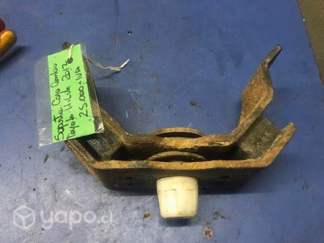 Soporte caja cambio Toyota Hilux 4x4 2007 al 2015