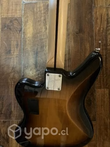 Bajo Fender jaguar squier activo .