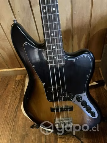 Bajo Fender jaguar squier activo .