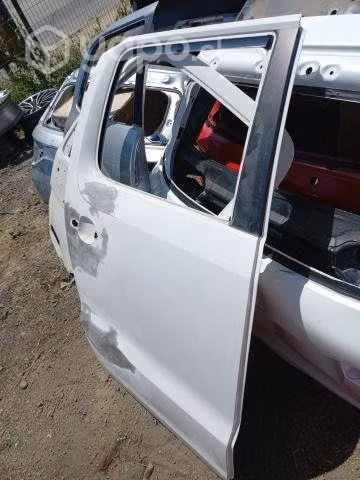 Puerta trasera derecha Volkswagen Amarok