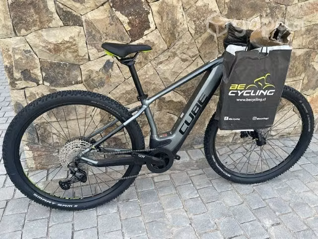 Bicicleta eléctrica cube reacción hyorid pro 625