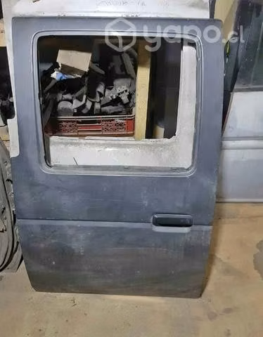 Puerta trasera izquierda Nissan