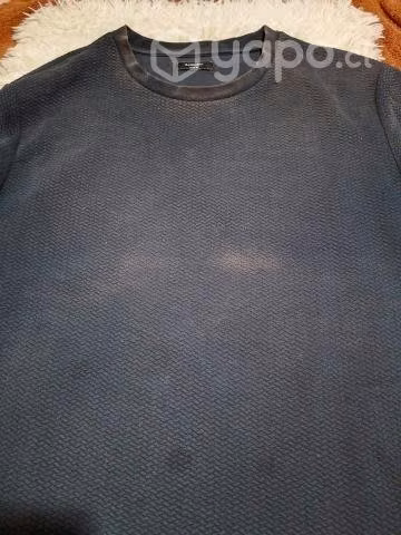 Polera y polerones.