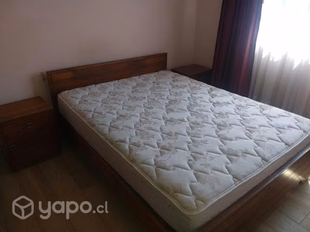 Cama de dos plaza y dos veladores
