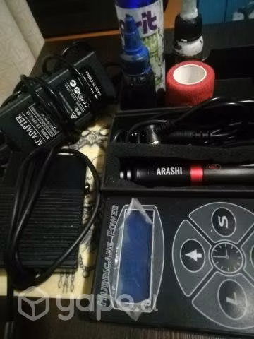 Maquina para tatuajes, completa y accesorios.