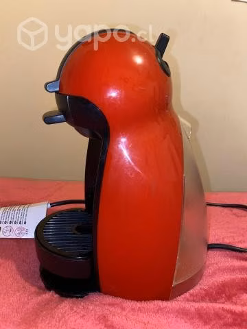 Cafetera nescafe dolce gusto roja