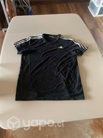 Polera Adidas essensial