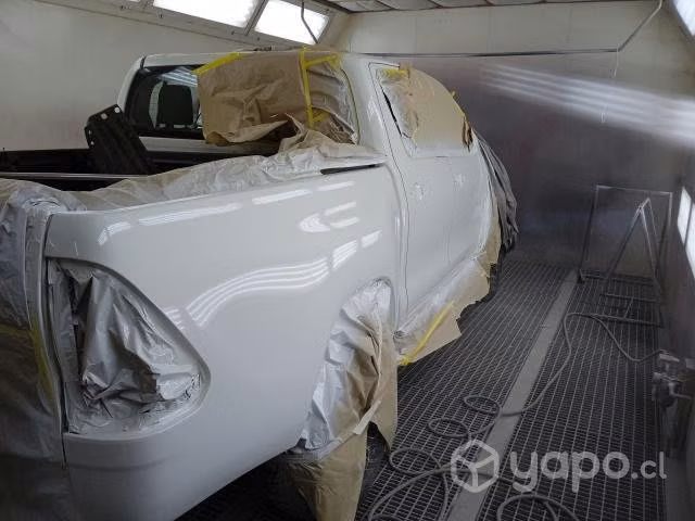 Desabolladura y pintura automotriz