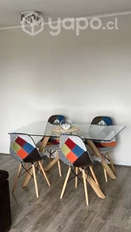 Comedor de vidrio con 4 sillas