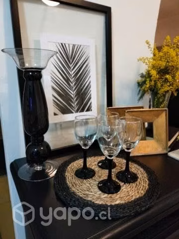 Copas y candelabros negros