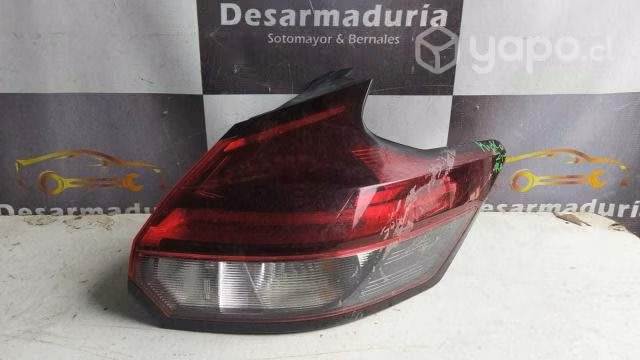Foco trasero Kicks 2021 a 2023 Rh 2.1