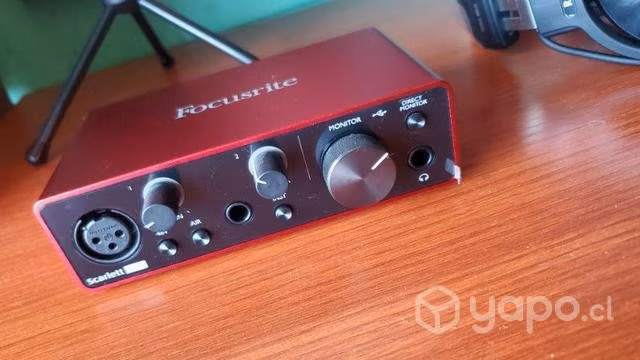 Interfaz de audio scarlett mas 2 regalitos