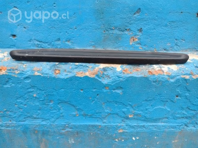 Moldura de parachoque tras Nissan Terrano 2005-15