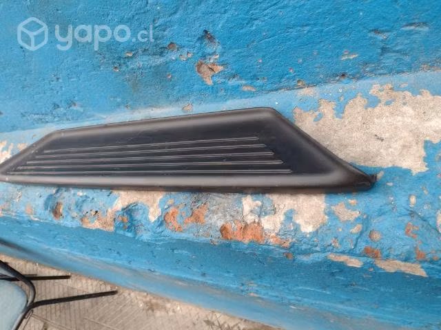 Moldura de parachoque tras Nissan Terrano 2005-15