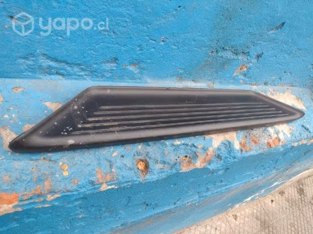 Moldura de parachoque tras Nissan Terrano 2005-15