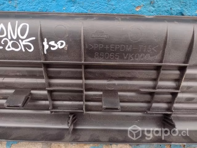 Moldura de parachoque tras Nissan Terrano 2005-15