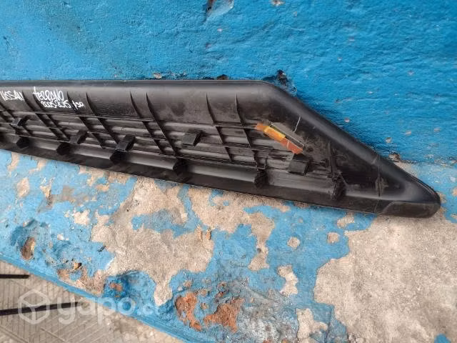 Moldura de parachoque tras Nissan Terrano 2005-15