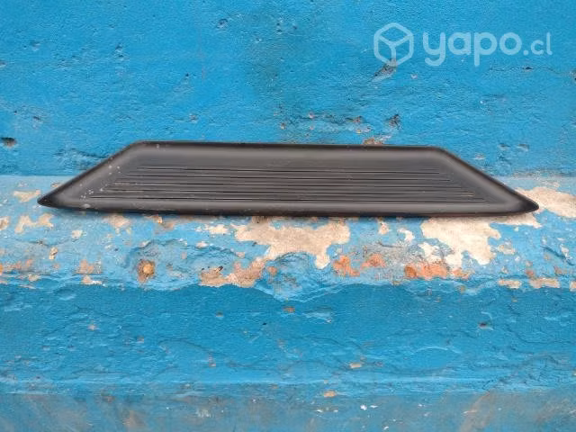 Moldura de parachoque tras Nissan Terrano 2005-15