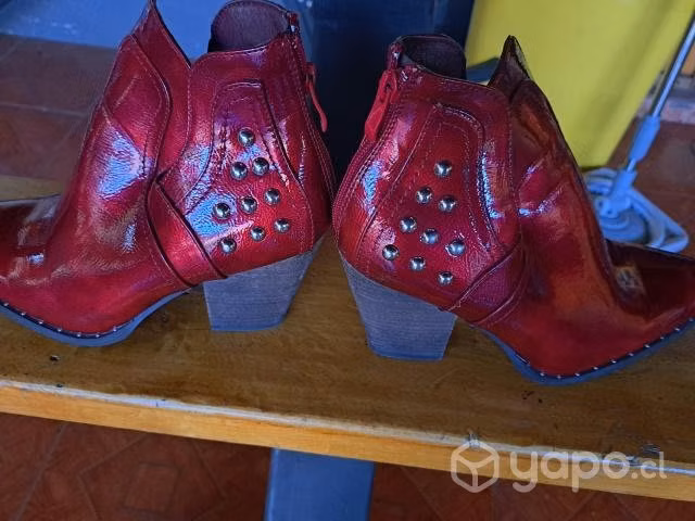 Botines rojos