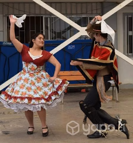 Enseño a bailar Cueca