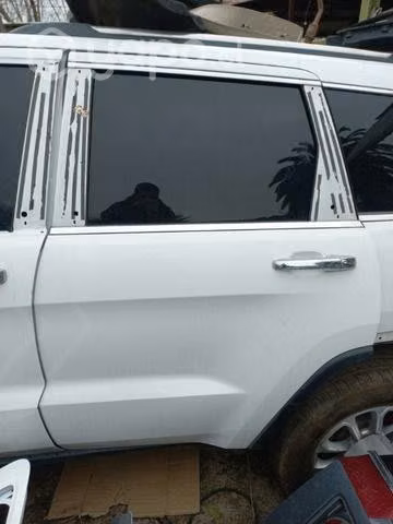 Puerta trasera izquierda Jeep Grand Cherokee 2016