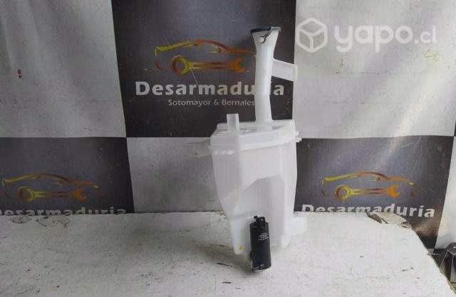Depósito limpiaparabrisas versa 2020 a 2023. 2.1