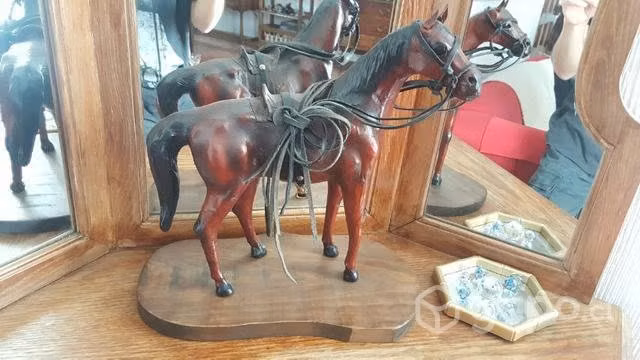 Caballo de madera decorativo