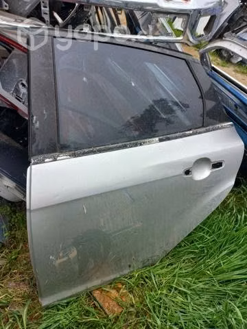 Puerta trasera izquierda Ford Focus 2013