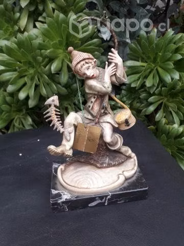 Figura italiana fontanini base en marmol carrara