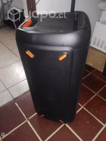 Parlante jbl party box 200