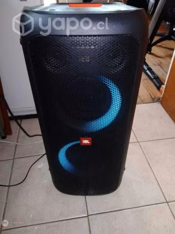 Parlante jbl party box 200
