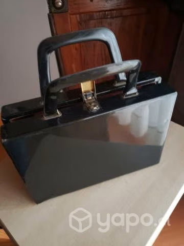 Cartera de charol