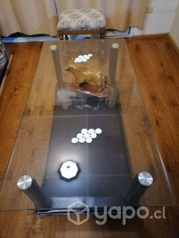 Mesa de centro vidrio y eco cuero.