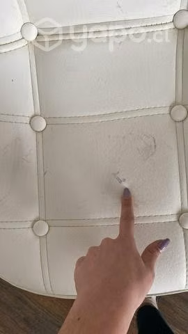 Hermoso comedor blanco con cuatro sillas
