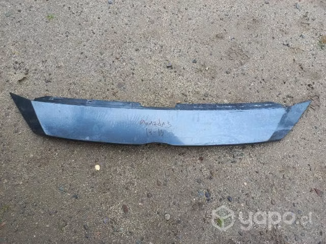 Moldura parachoque Mazda3 del 14 al 16