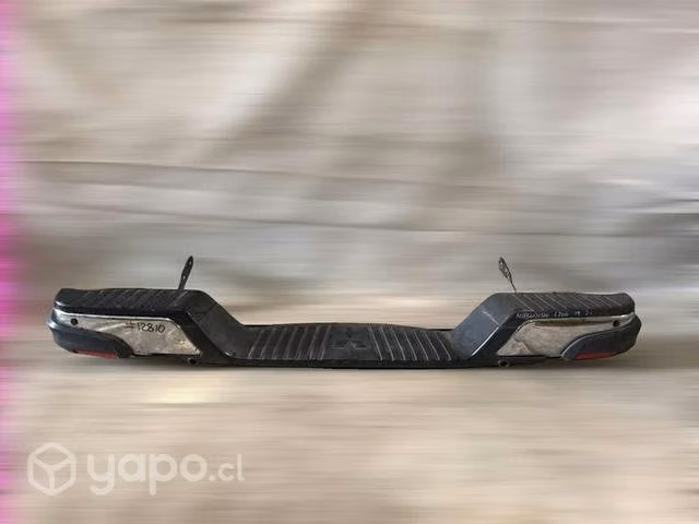 Parachoque trasero Mitsubishi L